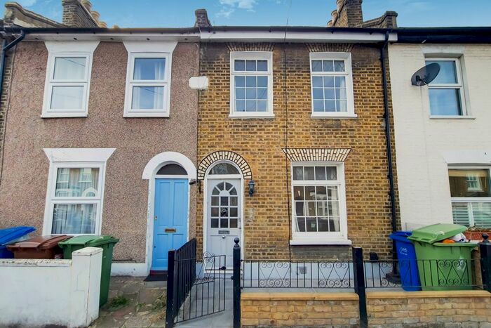 3 Bedroom Terraced House To Rent In Kirkwood Road, Peckham, London, SE15