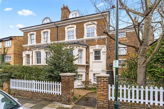 2 Bedroom Flat For Sale In Laurel Road, Hampton, TW12