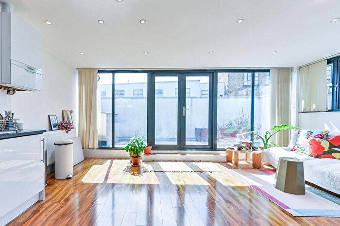 2 Bedroom Flat For Sale In Grafton Road, Kentish Town, London, NW5