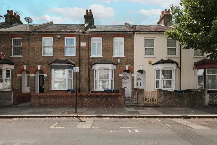 2 Bedroom Property For Sale In Holmwood Road, Enfield, EN3
