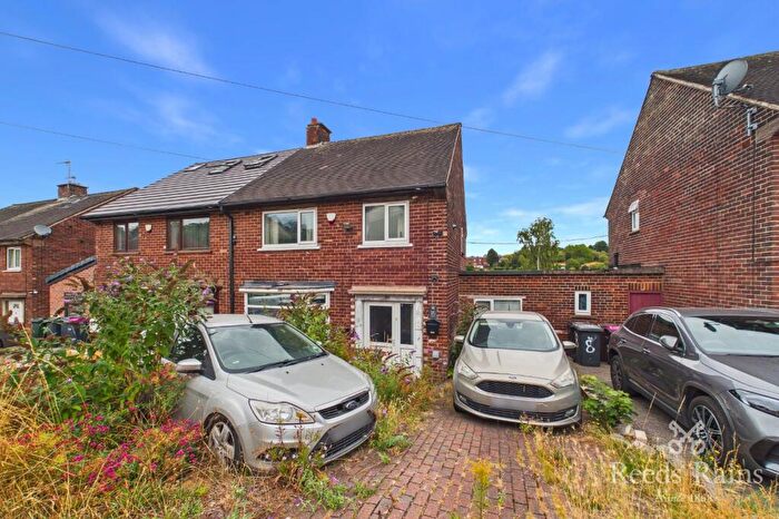 3 Bedroom Semi Detached House For Sale In Wade Close, Rotherham, South Yorkshire, S60