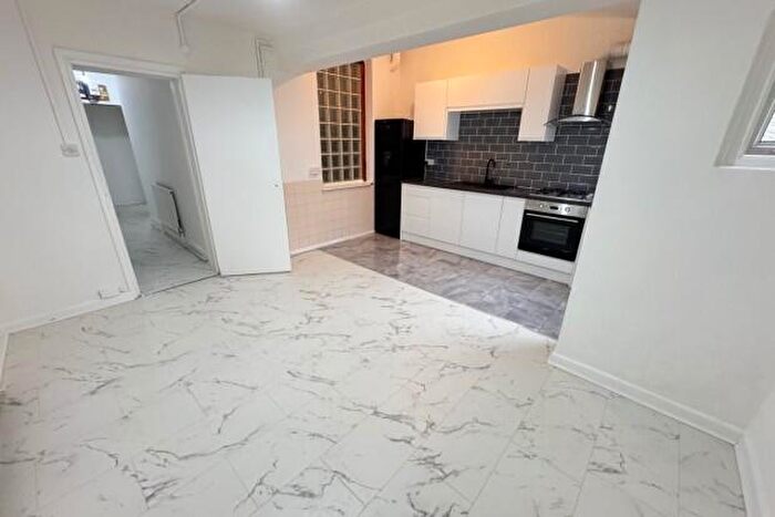 2 Bedroom Flat To Rent In Talworth Street Cardiff, CF24