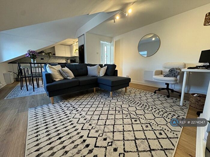 1 Bedroom Penthouse To Rent In Market Street, Wirral, CH47