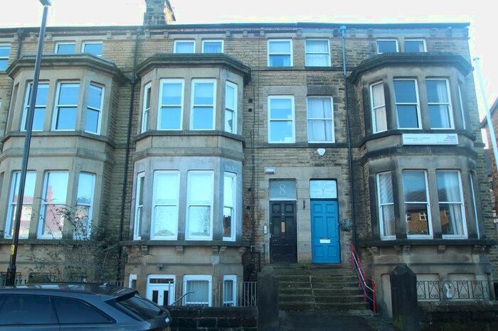 2 Bedroom Flat To Rent In East Parade, Harrogate, North Yorkshire, Uk, HG1