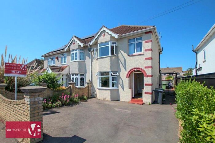 3 Bedroom Semi-Detached House To Rent In Middlefield Road, Hoddesdon, EN11