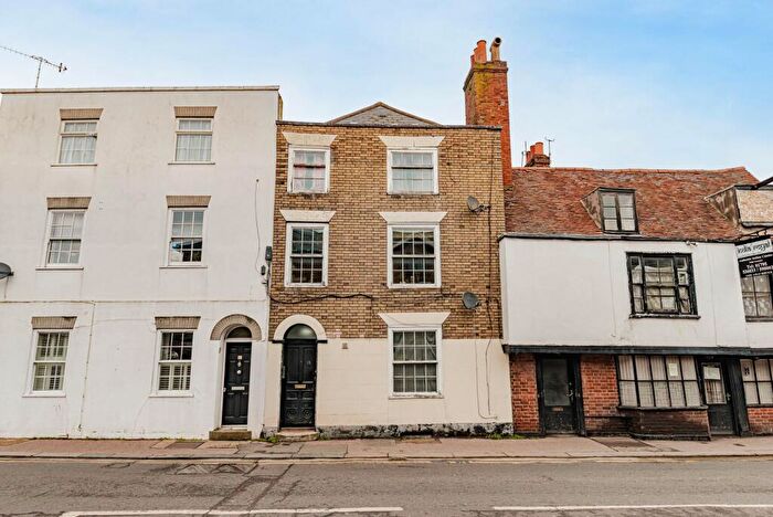 2 Bedroom Flat For Sale In East Street, Faversham, ME13