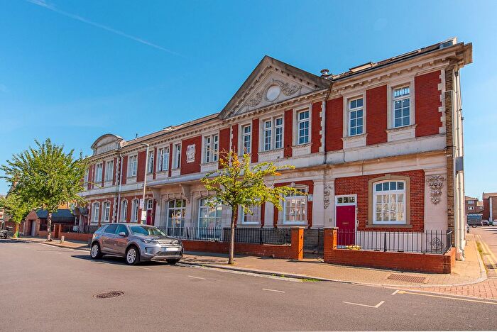 2 Bedroom Flat For Sale In Burmester Road, London, SW17