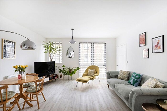 2 Bedroom Maisonette For Sale In Tryon Crescent, Hackney, E9