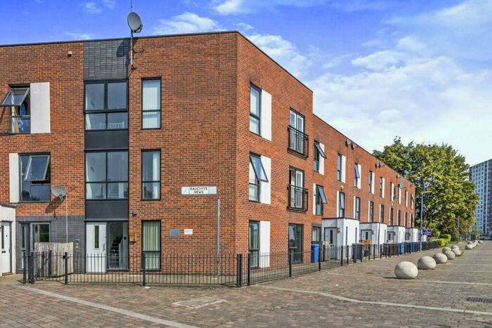 2 Bedroom Apartment To Rent In Radclyffe Mews, Salford, Greater Manchester, M5