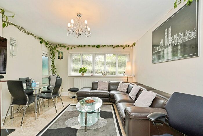 4 Bedroom Flat For Sale In Tildesley Road, London, SW15