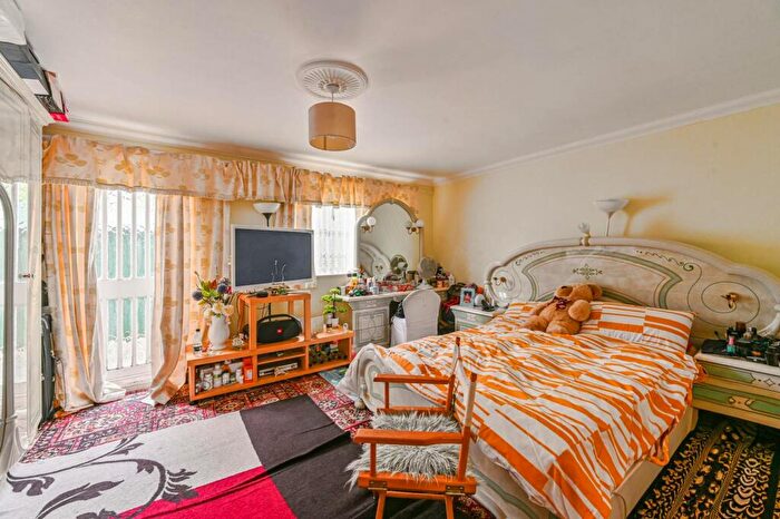 3 Bedroom Terraced House For Sale In Melbury Drive, Peckham, London, SE5