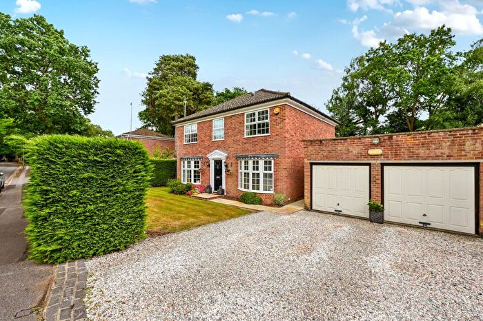 4 Bedroom Detached House For Sale In Russet Gardens, Camberley, Surrey, GU15