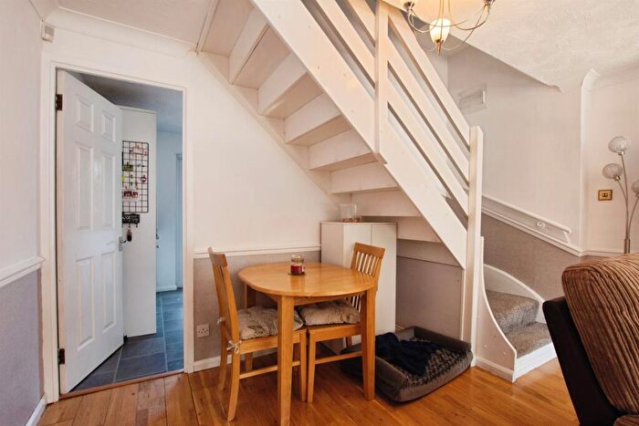 2 Bedroom Semi-Detached House For Sale In Wood Link, Nottingham, NG6