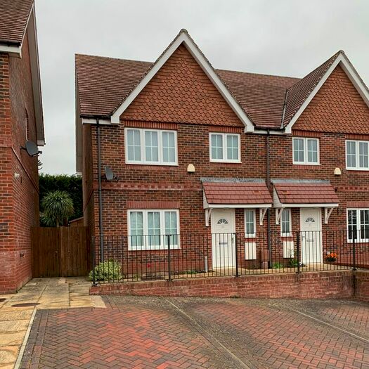 3 Bedroom Semi-Detached House To Rent In Wyndham Close, Waterlooville, PO8