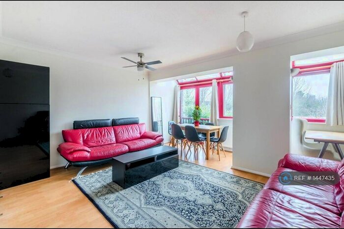 3 Bedroom Maisonette To Rent In Bywater Place, London, SE16