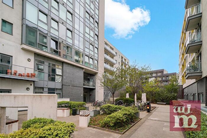 2 Bedroom Flat To Rent In Craig Tower, Aqua Vista Square, E3