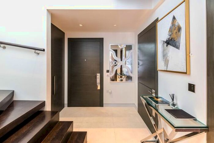 2 Bedroom Flat To Rent In Duke Street, Mayfair, London, W1K