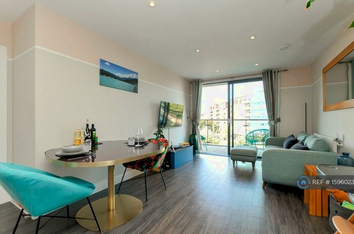 2 Bedroom Flat To Rent In Essex Wharf, London, E5
