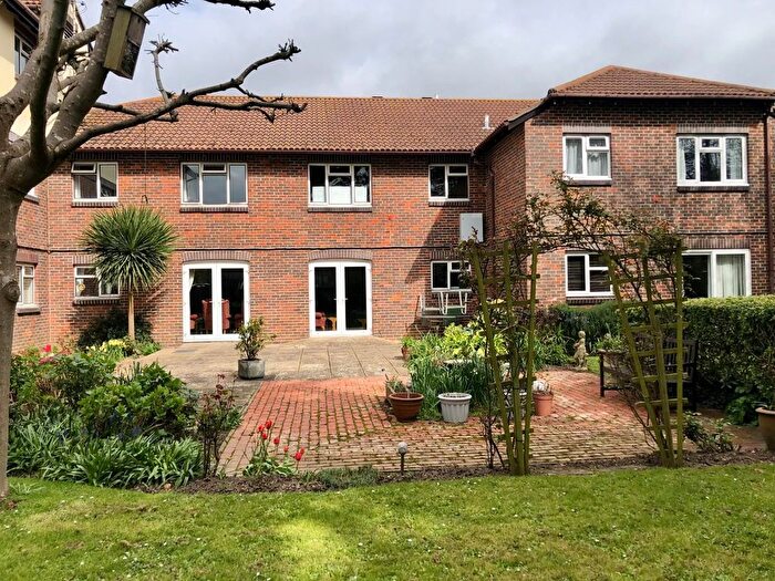 1 Bedroom Flat For Sale In Freshbrook Road, Lancing, BN15
