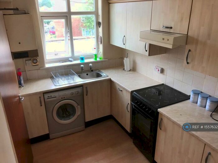 2 Bedroom Flat To Rent In The Circle, Stretford, Manchester, M32