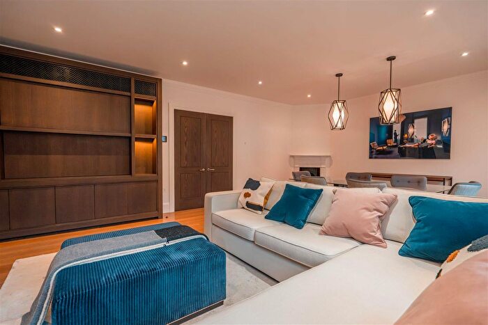 2 Bedroom Flat To Rent In Duke Street, Mayfair, W1K