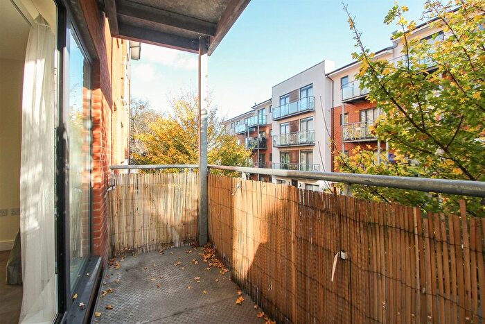 2 Bedroom Flat For Sale In Desvignes Drive, Hither Green, London, SE13