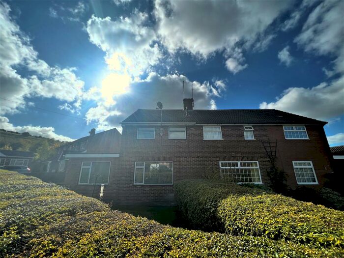 3 Bedroom Semi-Detached House To Rent In Jeans Way, Dunstable, LU5