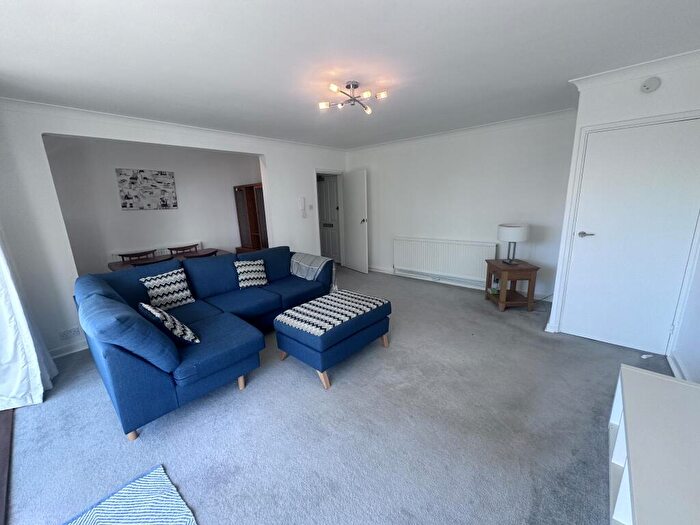 2 Bedroom Flat To Rent In Brynfield Court, Langland, SA3