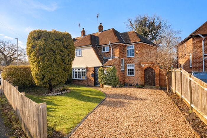 3 Bedroom Semi Detached House For Sale In Green Farm Road, Bagshot, GU19