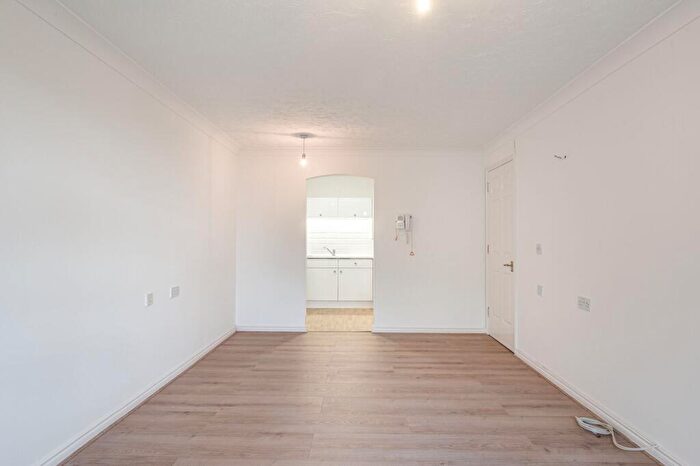 1 Bedroom Flat For Sale In Draycott Avenue, Kenton, Harrow, HA3