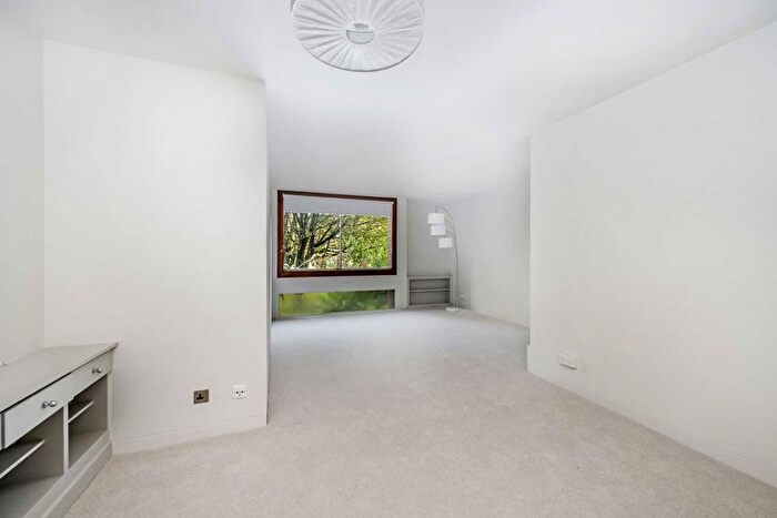 1 Bedroom Flat For Sale In Thomas More House, Barbican, EC2Y