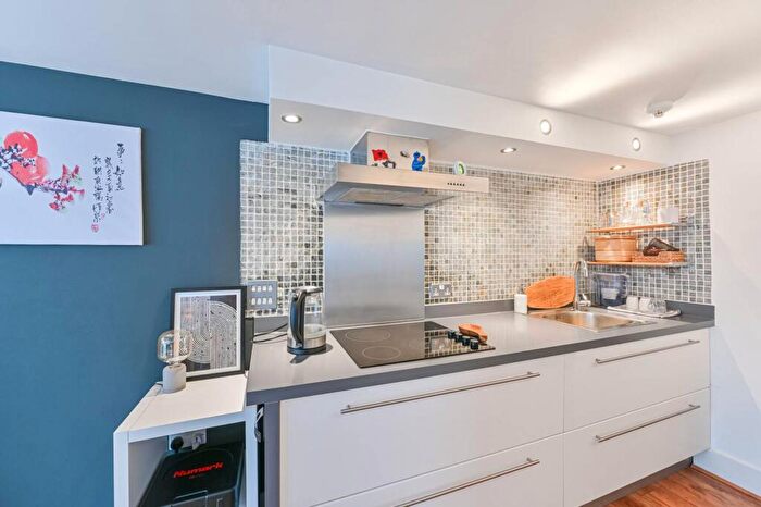 2 Bedroom Flat To Rent In Cadogan Road, Woolwich Riverside, London, SE18