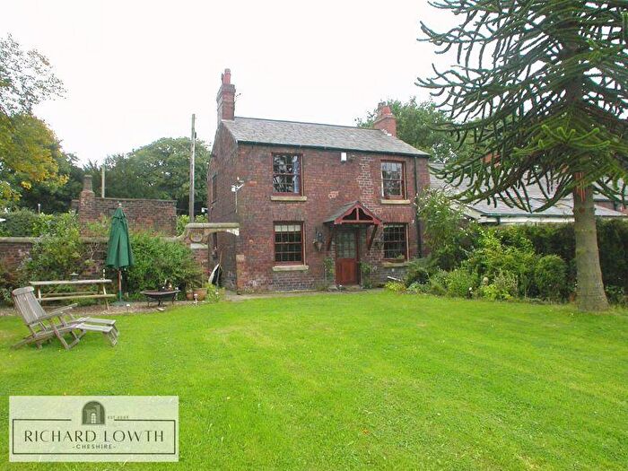 2 Bedroom Cottage To Rent In Towers Road, Poynton, SK12