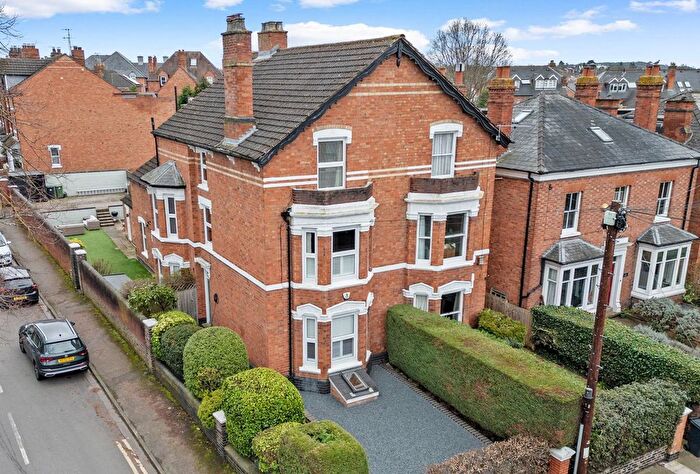 5 Bedroom Semi-Detached House For Sale In Ombersley Road, Worcester., WR3