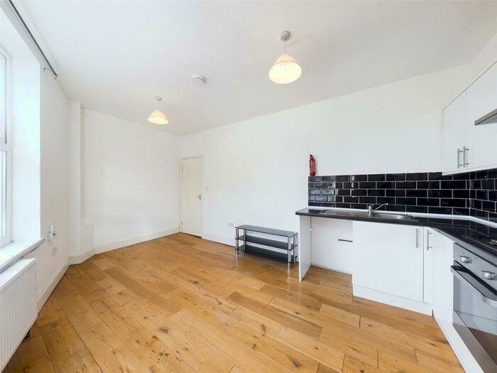1 Bedroom Flat To Rent In Hoe Street, London, E17