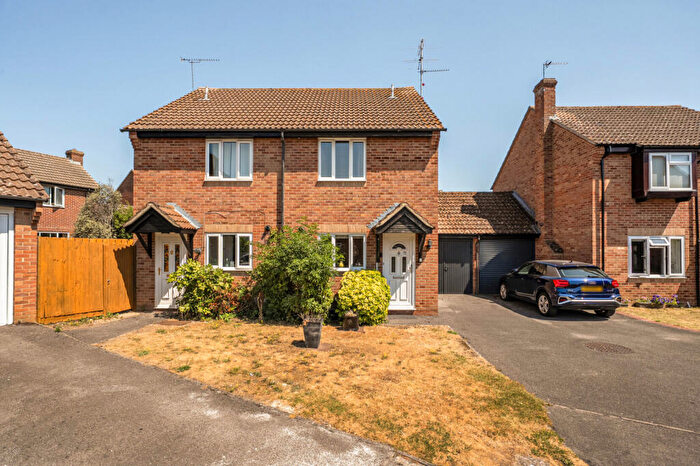 2 Bedroom Semi Detached House For Sale In Scrivens Mead, Thatcham, Berkshire, RG19