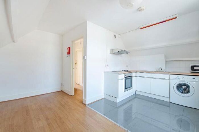 1 Bedroom Apartment For Sale In Peckham High Street, London, SE15
