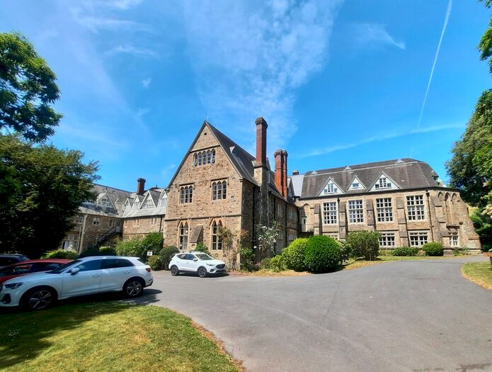 2 Bedroom Flat For Sale In Devon House, Bovey Tracey, Devon, TQ13