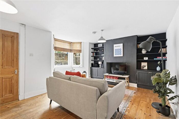 1 Bedroom Apartment For Sale In Derwent Grove, East Dulwich, London, SE22