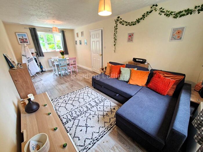 2 Bedroom Flat To Rent In Rembrandt Way, Reading, RG1