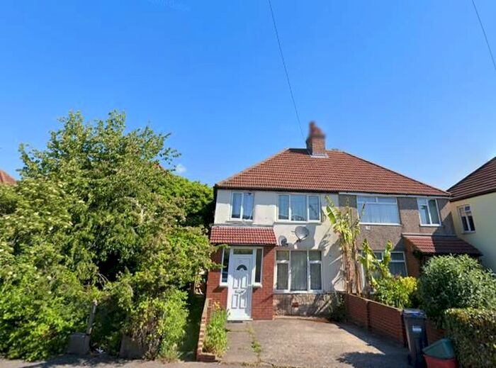 3 Bedroom Semi-Detached House To Rent In Beavers Lane, Hounslow, TW4