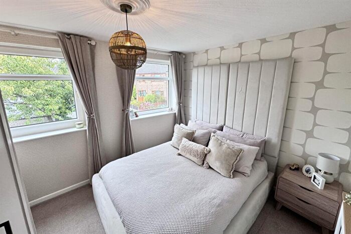 2 Bedroom End Of Terrace House For Sale In Brosscroft Village, Hadfield, Glossop, SK13