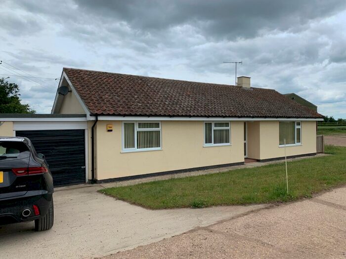 3 Bedroom Bungalow To Rent In Cherry Hill Bungalow, Thompsons Farm, Herringswell Road, Barton Mills, IP28