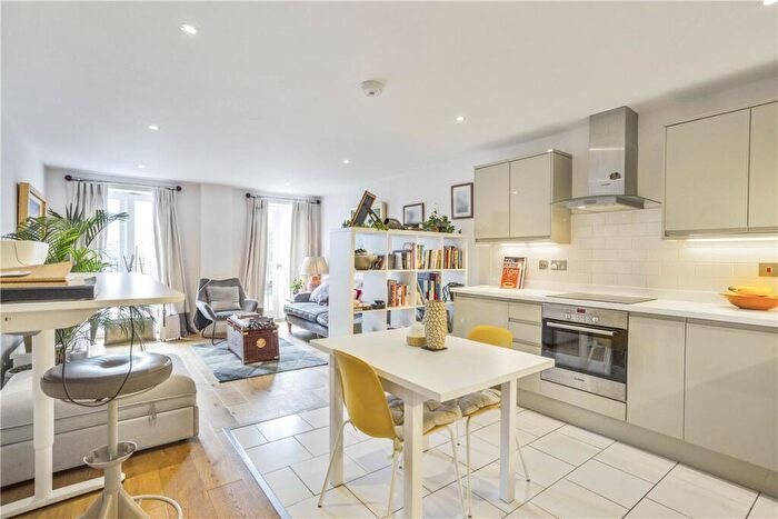 2 Bedroom Apartment For Sale In High Street, Marlborough, Wiltshire, SN8
