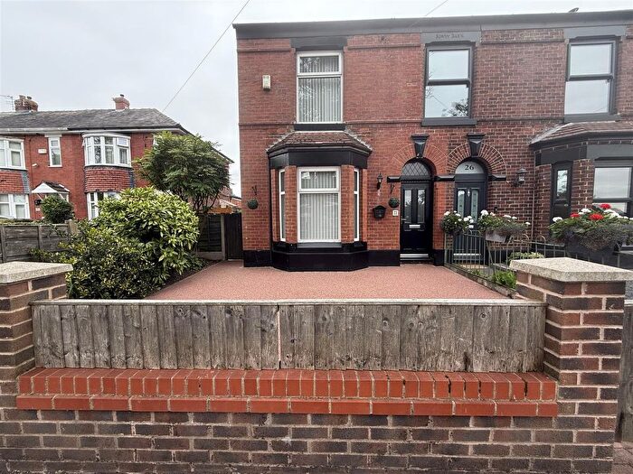 4 Bedroom Semi-detached House For Sale In Bradley Green Road, Hyde, SK14