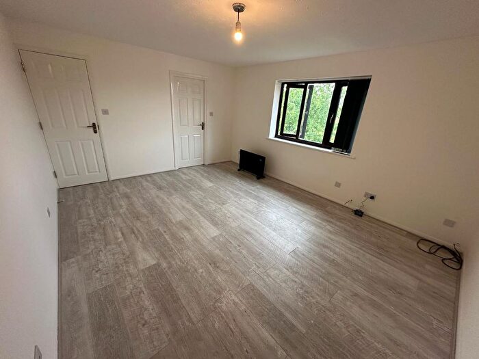 Studio To Rent In Blacksmiths Close, Romford, RM6
