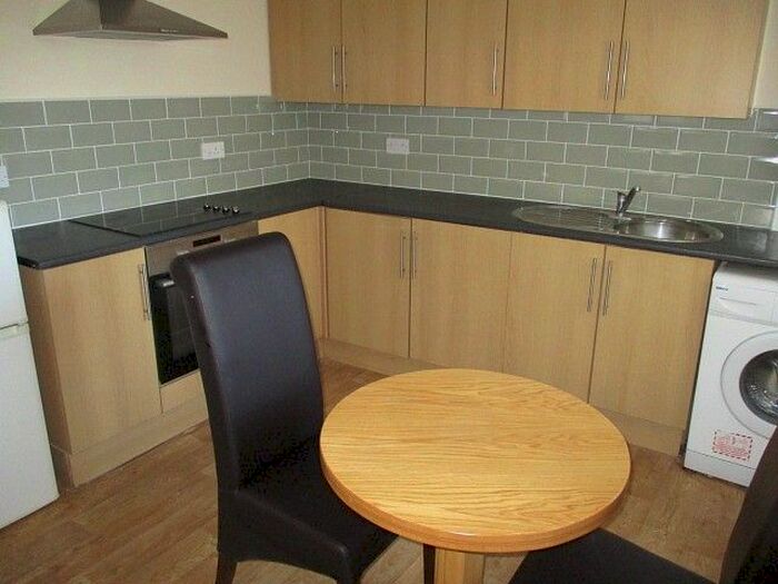 1 Bedroom Flat To Rent In Lilac Grove, Beeston, NG9