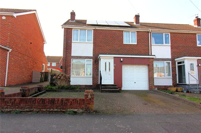 3 Bedroom End Of Terrace House For Sale In Holbrook Road, Fareham, Hampshire, PO16
