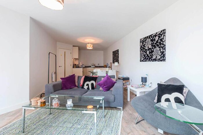 1 Bedroom Apartment To Rent In I-Land, Essex Street, B5