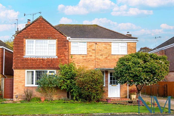 3 Bedroom Detached House For Sale In Burns Road, Pound Hill, Crawley, RH10